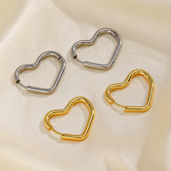 Wholesale PVD Coated 18K Gold Plated Heart Shape 304 Stainless Steel Simple Style Streetwear Waterproof Non Tarnish Earrings