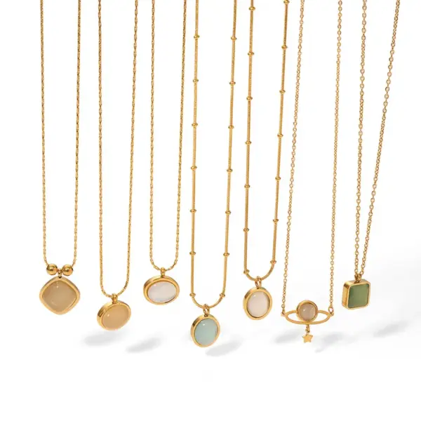 Wholesale PVD Coated 18K Gold Real Gold Plated Round Heart Shape 304 Stainless Steel Simple Style Waterproof Non Tarnish 304 Stainless Steel Pendant Necklace