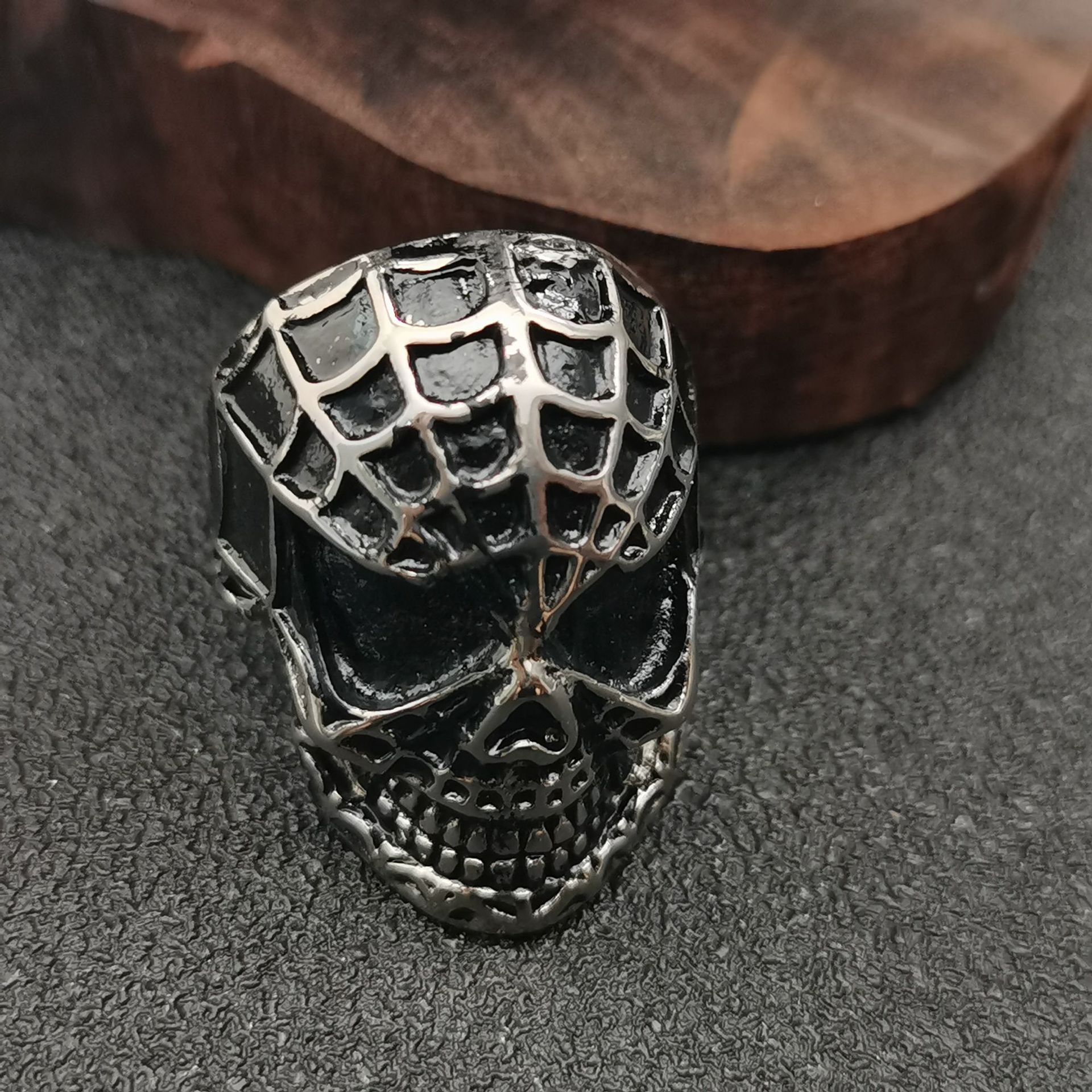 Wholesale European and American Rock Gothic Band Punk Exaerated Retro Skull man Titanium Steel Men's Ring