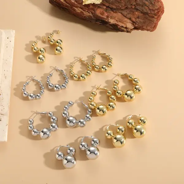 Wholesale 1 Pair Elegant Luxurious Classic Style Ball Plating Copper 14k Gold Plated Hoop Earrings