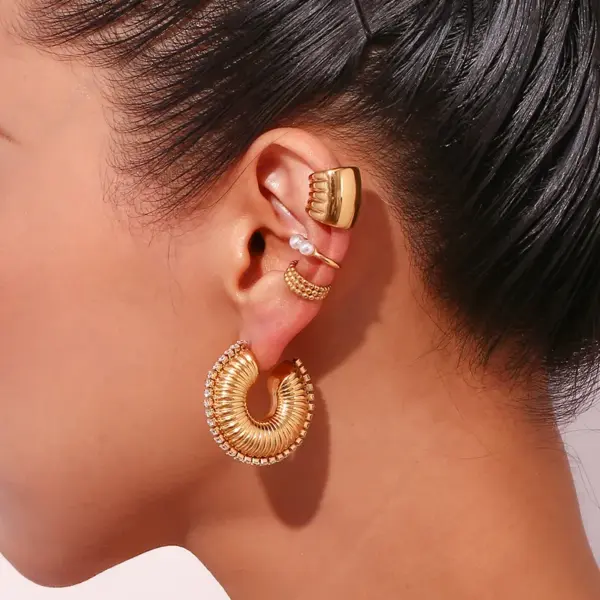 304 Stainless Steel Solid Color PVD Coated Rhinestones 18K Gold Plated Real Gold Plated 18K Gold Simple Style Classic Style Waterproof Non Tarnish Plating Inlay Ear Studs