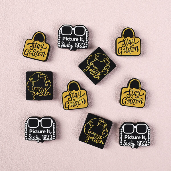 Wholesale New Alphabet Brand Silicone Beads Cartoon Jewelry Scattered Beads Children DIY Beaded Pen Silicone Bead Accessories in stock