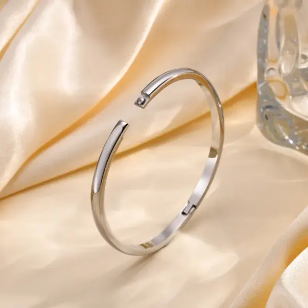 304 Stainless Steel Solid Color PVD Coated Real Gold Plated 18K Gold Simple Style Waterproof Non Tarnish Gold Sier Bangle