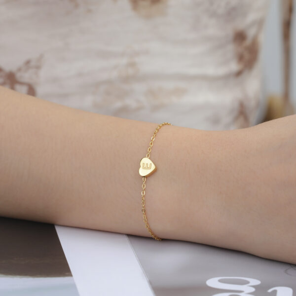 Wholesale Europe and the United States cross-border fashion stainless steel bracelet 26 English letters with heart-shaped pendant female titanium steel jewelry