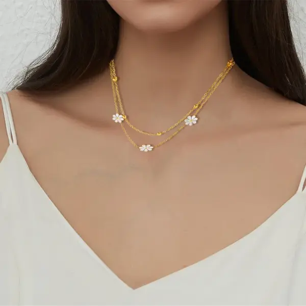 Wholesale 18K Gold Plated Real Gold Plated Butterfly Daisy Titanium Steel Hip-Hop Vintage Style Waterproof Non Tarnish Titanium Steel