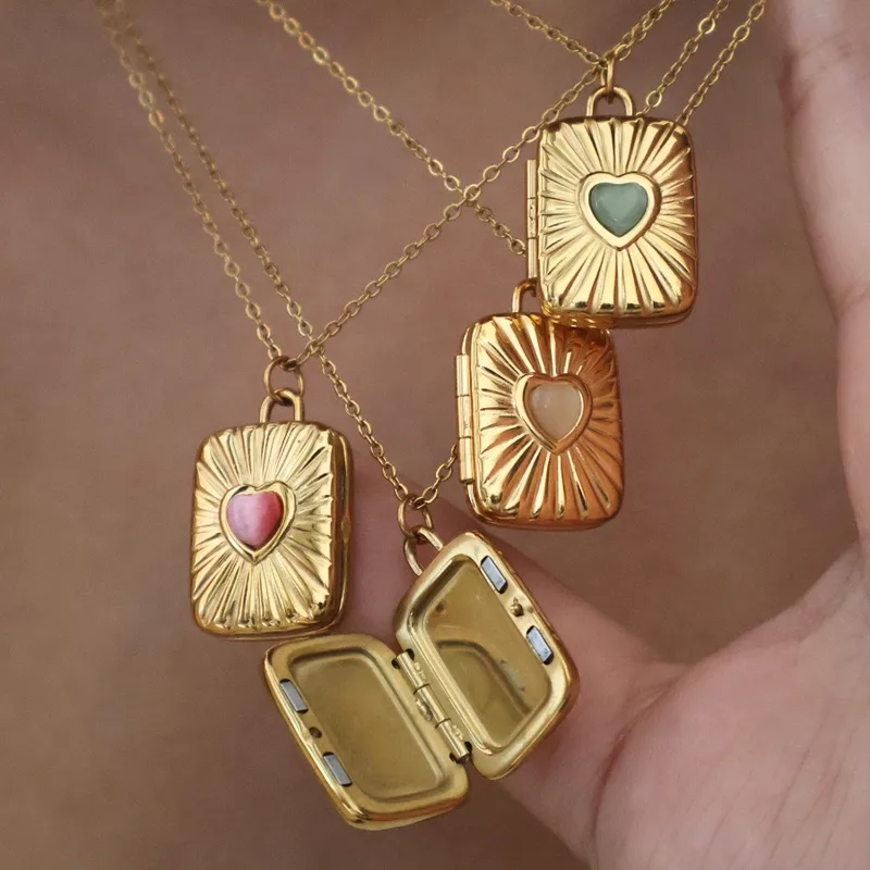 Wholesale Ion Plating (IP) 18K Gold Plated Geometric Heart Shape 304 Stainless Steel Casual Elegant Simple Style Locket Necklace