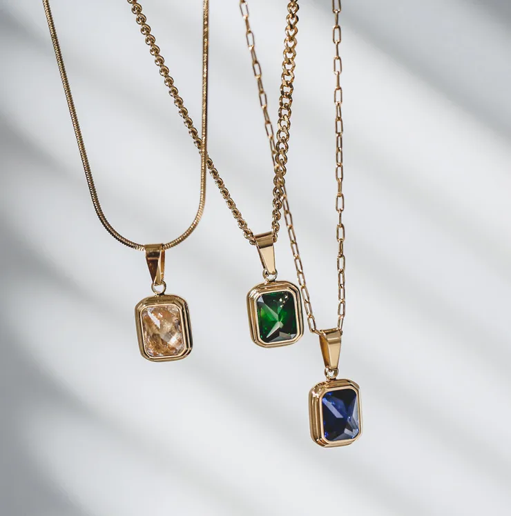 Wholesale PVD Coated Real Gold Plated 18K Gold Heart 304 Stainless Steel Titanium Steel Waterproof Non Tarnish 304 Stainless Steel Titanium Steel Neck