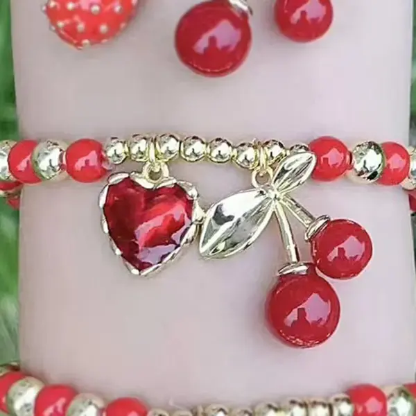 Wholesale IG Style Cherry Strawberry 18K Gold Plated Acrylic Imitation Pearl Copper Beaded Chain Beaded Bracelets Wholesale