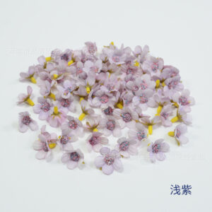 Light purple / About 2cm in diameter