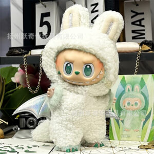 Archangel (headgear + overalls) / Labubu is wearable in its first, second, and third generations.