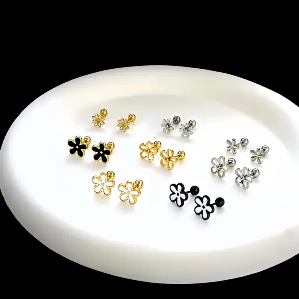 Wholesale 1 Piece Cute Simple Style Flower Plating Titanium Steel Ear Studs