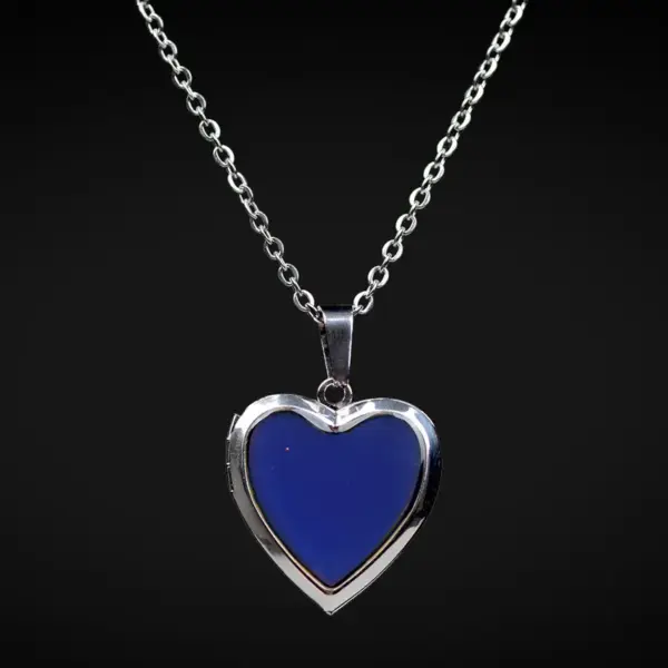 Wholesale Temperature-sensing Color-changing Heart Necklace