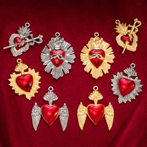 Wholesale Cross-border European and American Retro Gothic Red Heart Alloy Relief Accessories Love Wings Necklace Pendant Party