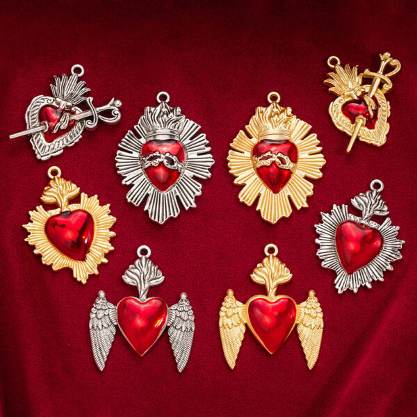 Wholesale Cross-border European and American Retro Gothic Red Heart Alloy Relief Accessories Love Wings Necklace Pendant Party