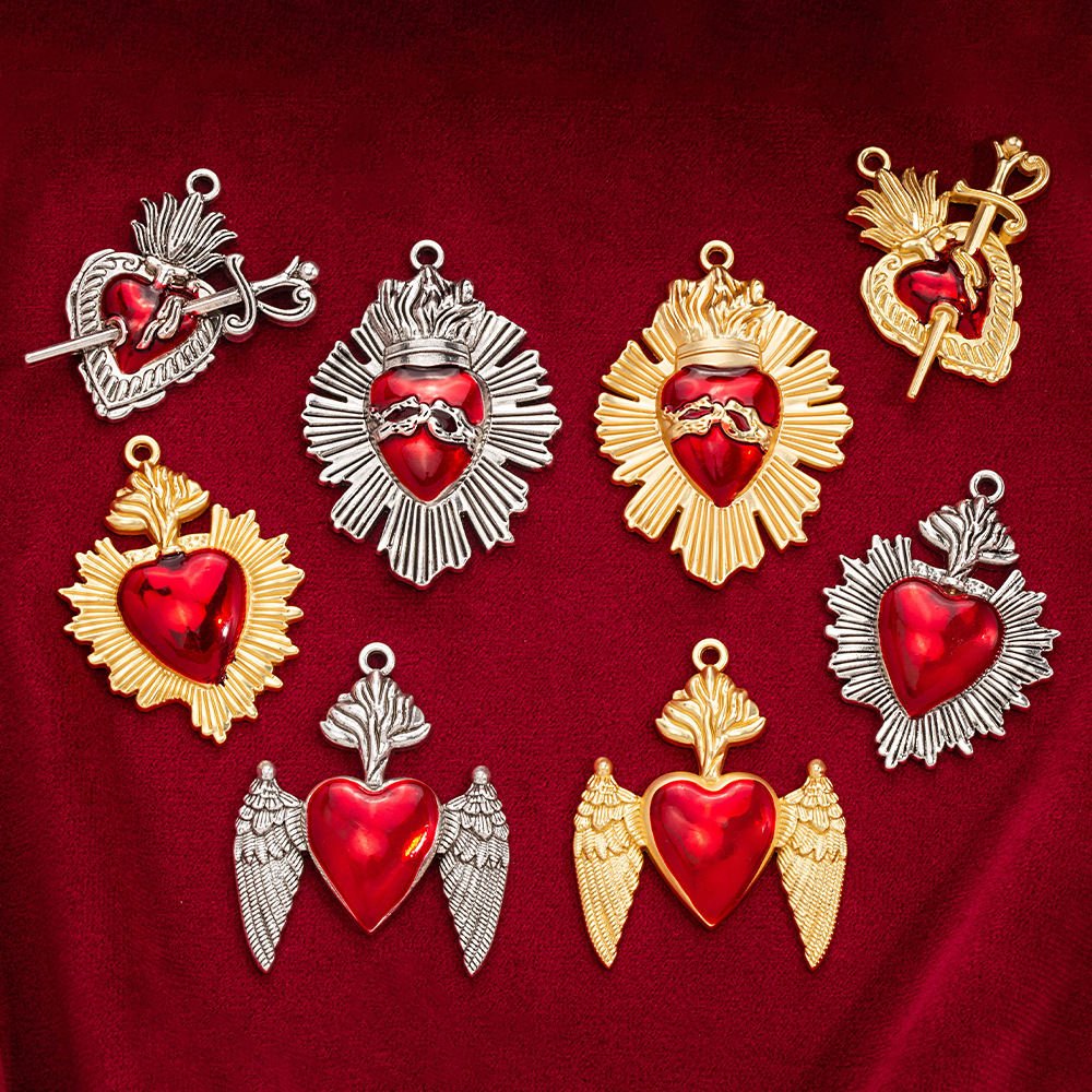 Wholesale Cross-border European and American Retro Gothic Red Heart Alloy Relief Aessories Love Wings Necklace Pendant Party