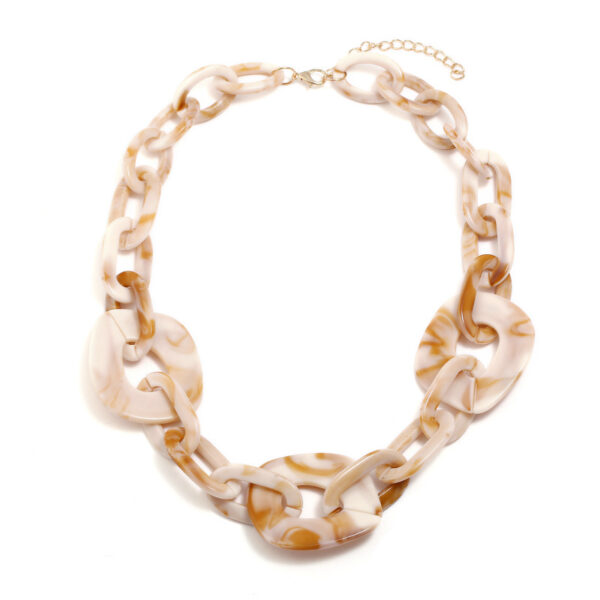 Wholesale European and American exaggerated personalized lock stitching necklace exquisite resin rendering women's plate necklace supply cross-border