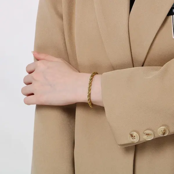 Wholesale Ion Plating (IP) 18K Gold Plated Twist 304 Stainless Steel Simple Style Waterproof Non Tarnish 304 Stainless Steel Bracelets