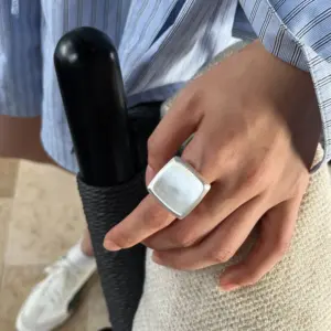 Silver Brushed Square / Adjustable Opening