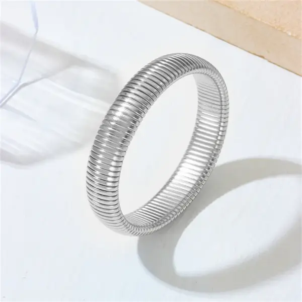 Wholesale 304 Stainless Steel Solid Color PVD Coated 18K Real Gold Plated Simple Style Waterproof Non Tarnish Bangle