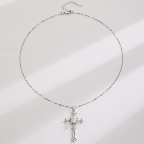 Wholesale Halloween Dark Cross Rhinestone Skull Collarbone Necklace