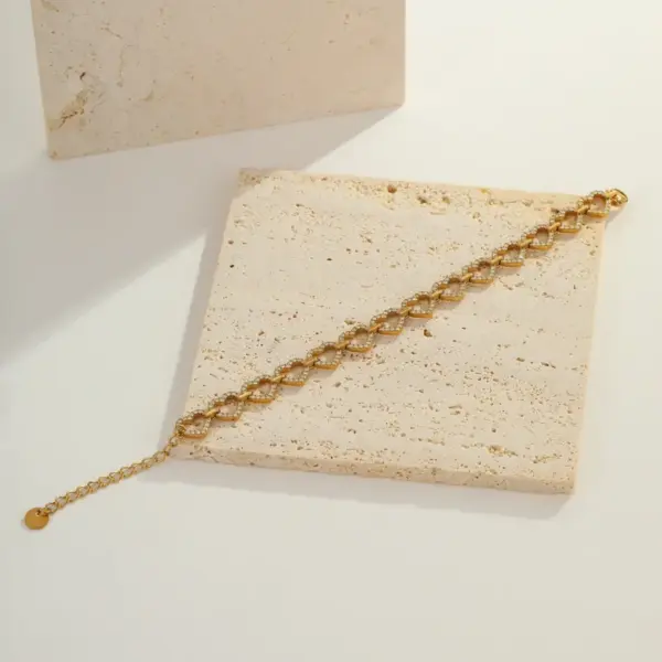 Wholesale Color Retention 304 Stainless Steel Round Heart Zircon Bracelet Gold Plated Elegant Bracelet