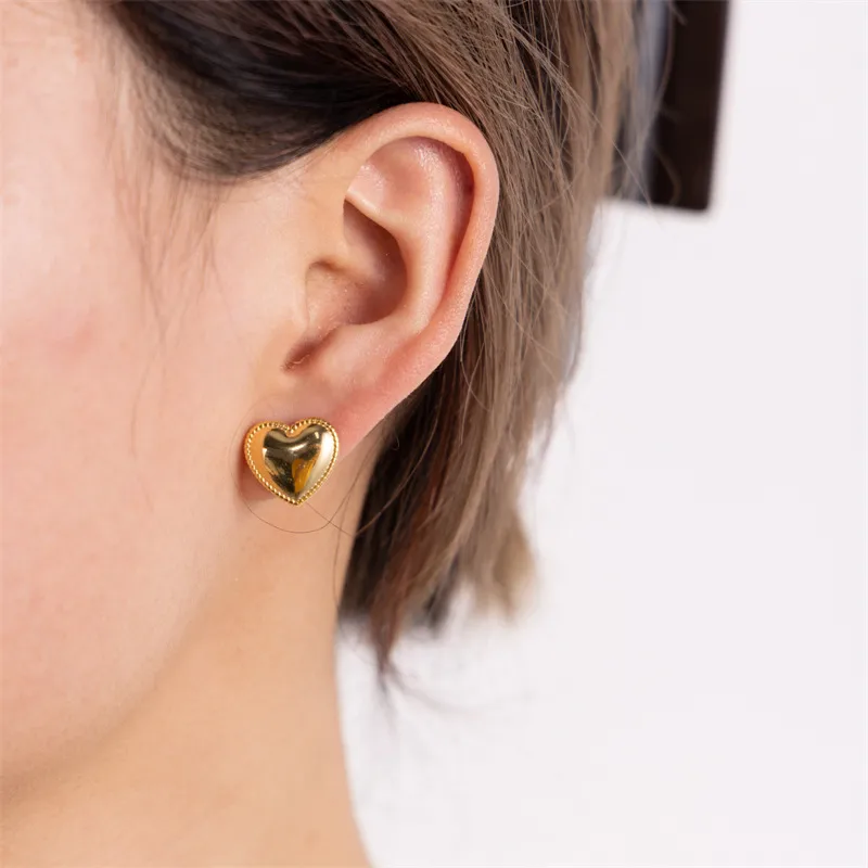 Wholesale PVD Coated 18K Gold Plated Heart Shape Stainless Steel Vintage Style Waterproof Non Tarnish Ear Studs