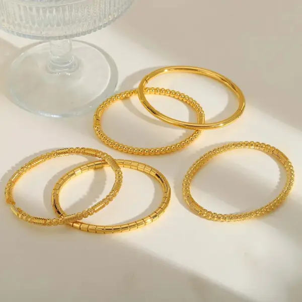 Classic Style Commute Solid Color 304 Stainless Steel 18K Gold Plated Bangle In Bulk