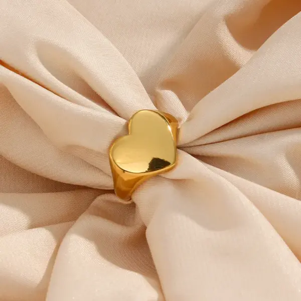 Wholesale PVD Coated Real Gold Plated Heart Shape Stainless Steel Simple Style Waterproof Non Tarnish Rings