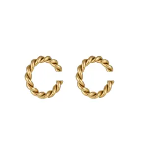 A Pair Of Twist Chain Ear Clips