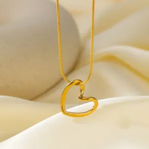 Qyh6145 Twisted Heart Necklace / Gold