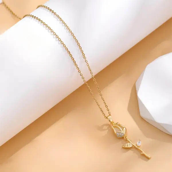 Water Plating Vacuum Plating 18K Gold Plated Tulips Titanium Steel Casual Classic Style Titanium Steel Pendant Necklace