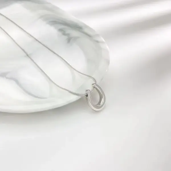 Wholesale PVD Coated Real Gold Plated 18K Gold U Shape 304 Stainless Steel Elegant Waterproof Non Tarnish 304 Stainless Steel Pendant Necklace