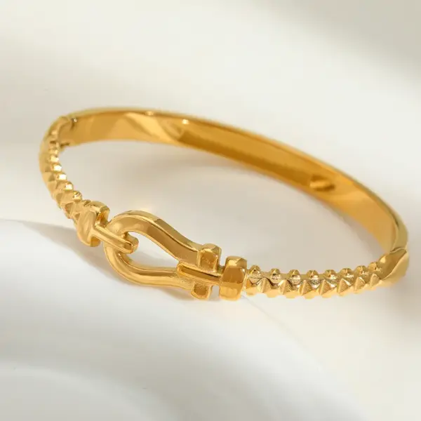 Wholesale Elegant Artistic Geometric Solid Color 316 Stainless Steel 18K Gold Plated Zircon Bangle In Bulk