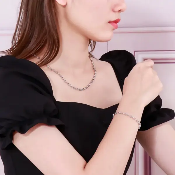 PVD Coated 18K Gold Plated Geometric Titanium Steel Fashion Waterproof Non Tarnish Bracelets