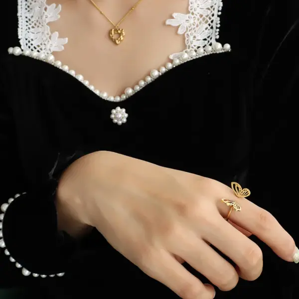 Wholesale PVD Coated Real Gold Plated 18K Gold Insect 304 Stainless Steel Waterproof Non Tarnish