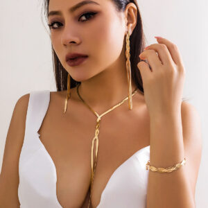 Wholesale Contrast color wrapped snake bone tassel necklace