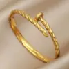 Wholesale 304 Stainless Steel Twist Ion Plating (IP) Real Gold Plated Simple Style Classic Style Waterproof Non Tarnish Asymmetrical Buckle Gold Bangle