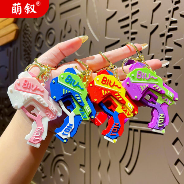 Wholesale Cool pistol cartoon keychain creative doll couple bag pendant exquisite car key chain ornaments