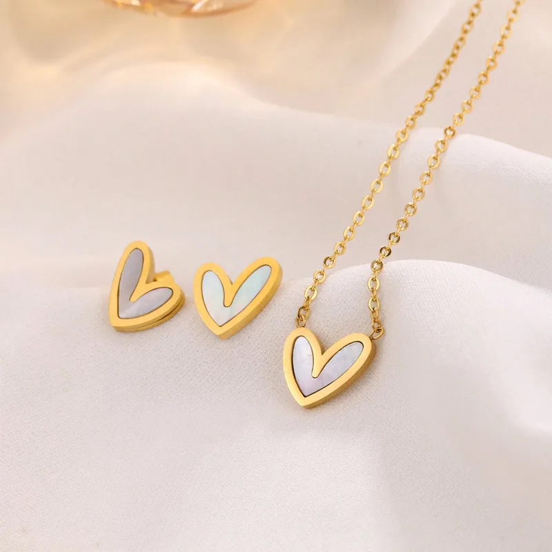 Wholesale 304 Stainless Steel Plastic Heart Shape Ion Plating (IP) Shell 18K Gold Plated Elegant Cute Sweet Waterproof Non Tarnish Plating Inlay Gold