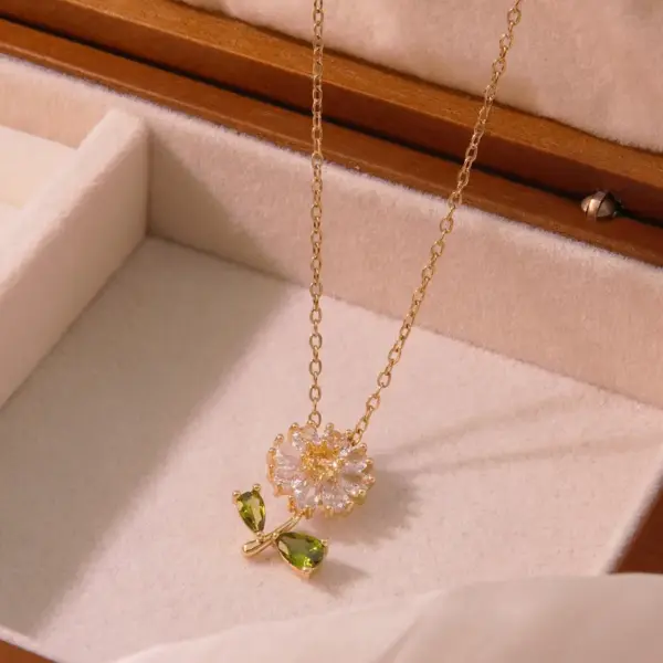 Wholesale 304 Stainless Steel Glass Flower Ion Plating (IP) 18K Gold Plated Sweet Shiny Waterproof Non Tarnish Plating Pendant Necklace