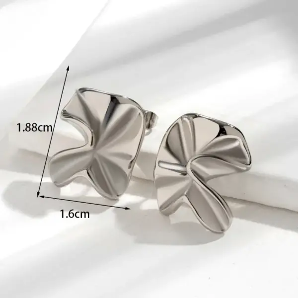 Wholesale PVD Coated Flower 304 Stainless Steel Vintage Style French Style Simple Style Waterproof Non Tarnish Ear Studs