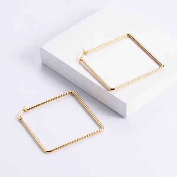 Wholesale Simple Style Crown Plating Stainless Steel No Inlaid 18K Gold Plated Earrings