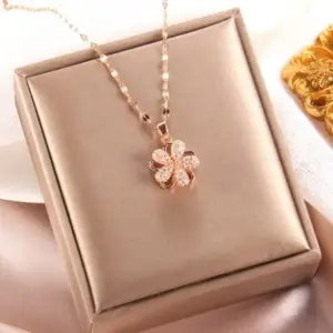 Rotating 5-Petal Flower A214