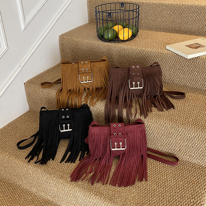 Wholesale Retro shoulder/crossbody tassel bag