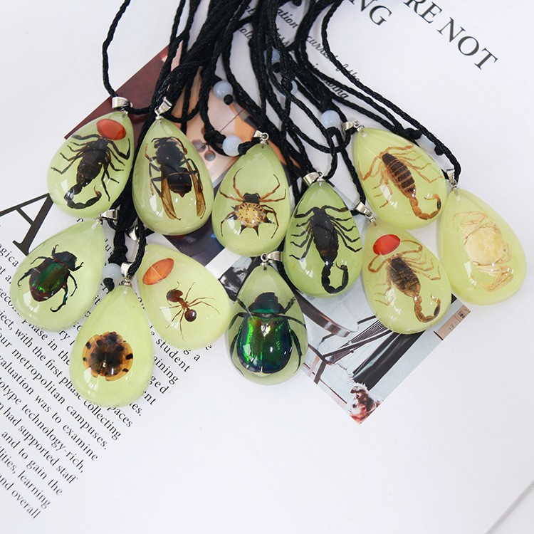 Wholesale Resin Insect Necklace with Glowing Insect Amber Pendant