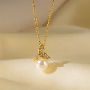 [8121] Pearl Fishtail Necklace / Gold