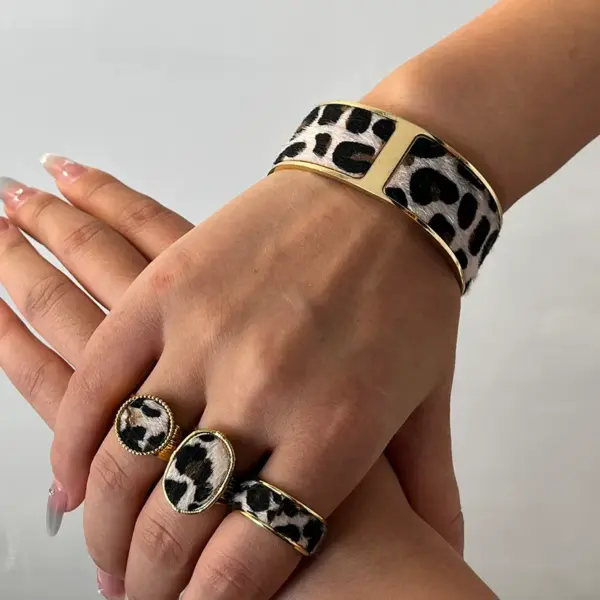 Wholesale PVD Coated Real Gold Plated 14K Gold Geometric Heart Shape Leopard 304 Stainless Steel Elegant Classical Cute Waterproof Non Tarnish Charms Rings Bangle