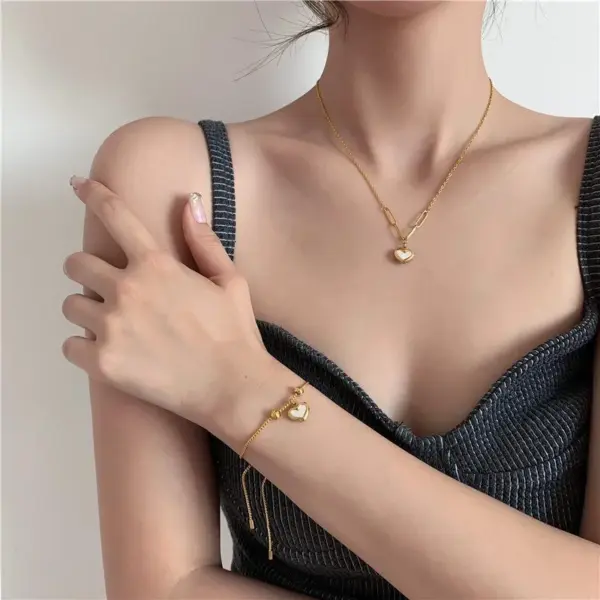 Wholesale Retro Heart Shape Titanium Steel Plating Pendant Necklace 1 Piece