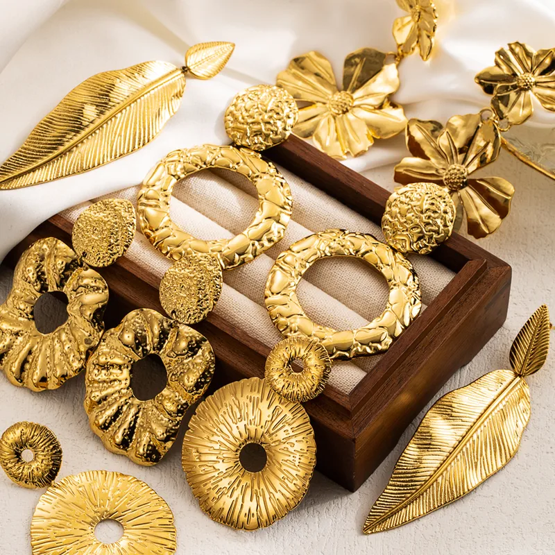 Wholesale 1 Pair Cool Style Round Leaves Flower Pleated 304 Stainless Steel 18K Gold Plated Stainless Steel Earrings