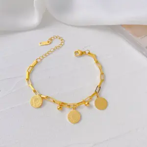 Qye66 Women's Ace Bracelet / Gold